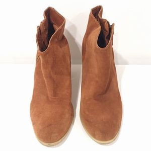 Beige suede motorcycle boots